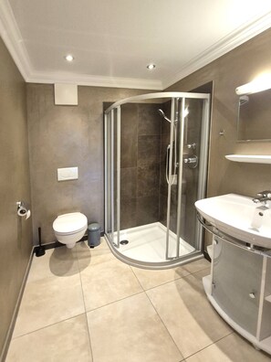 Shower, hair dryer, towels - Hochgugg Apartment Celina (Neukirchen am Großvenediger)