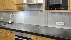 Cafetera/tetera, refrigerador, microondas, horno