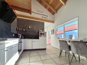 Fridge, microwave, oven, dishwasher - Hochgugg Panorama Apartment Michaela (Neukirchen am Großvenediger)