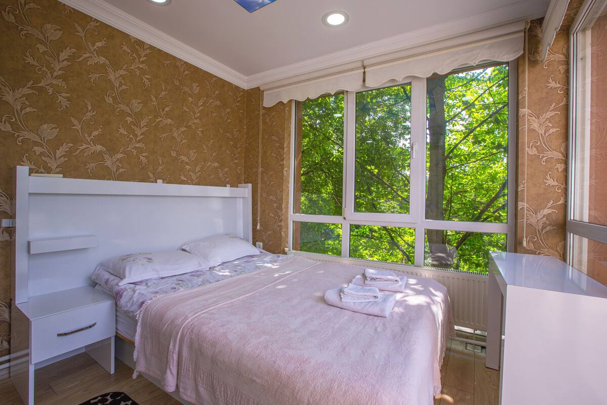 Basic Room, Balcony, Garden View | WiFi (free), bed sheets