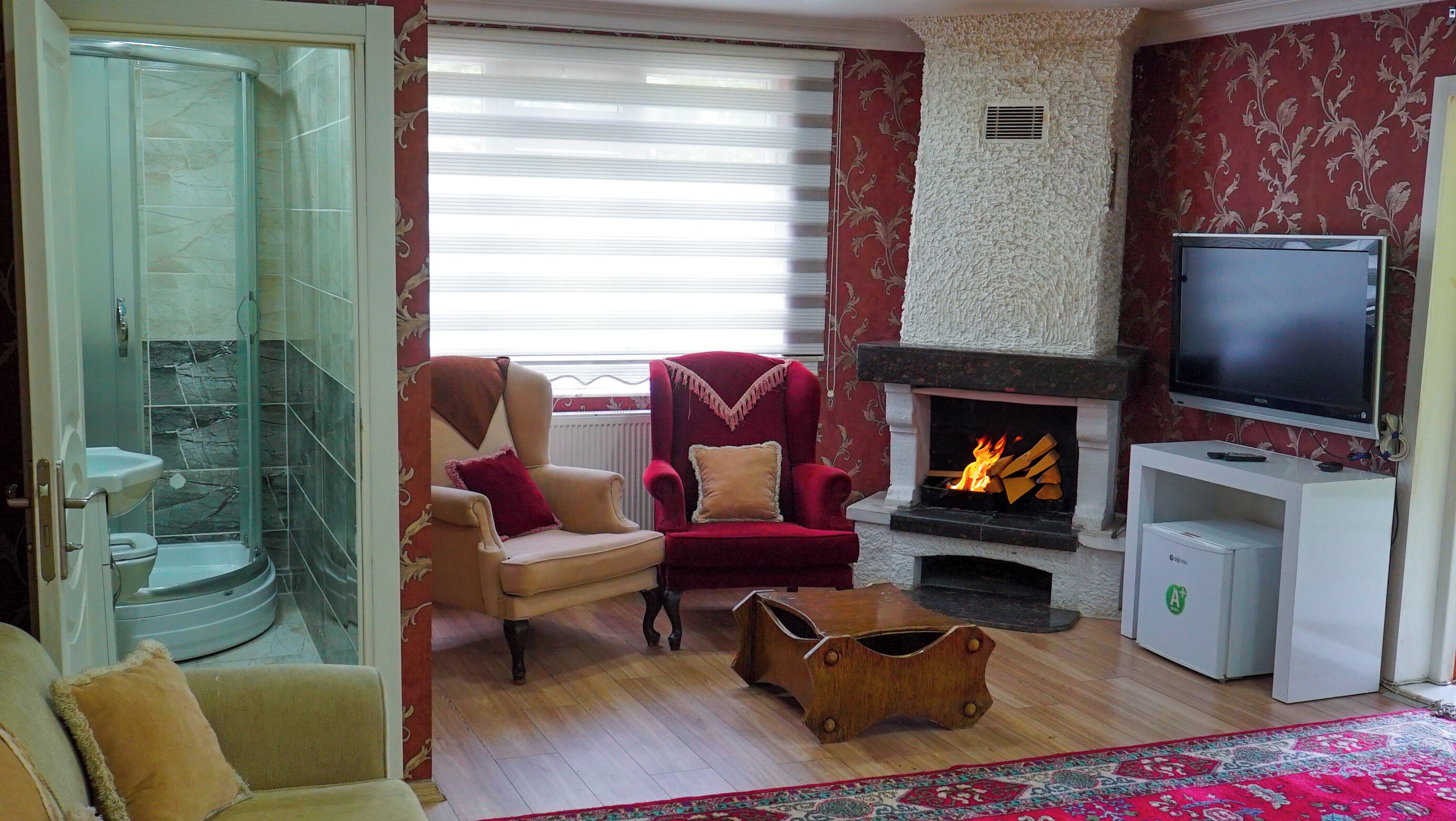 Quarto básico, sacada, vista para o jardim | Wi-Fi de cortesia, roupa de cama