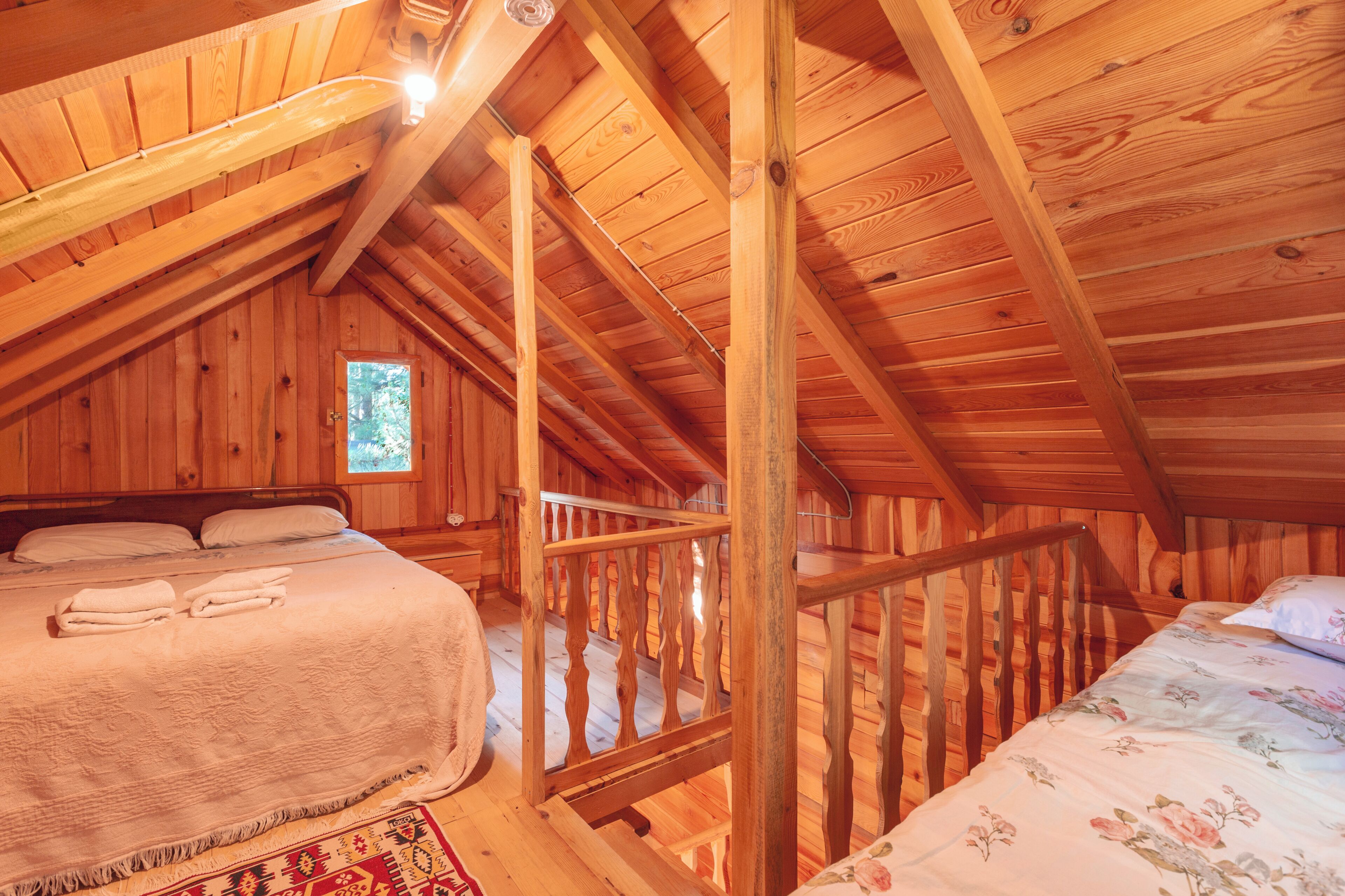 Deluxe Bungalow, Balcony, Garden View | Interior