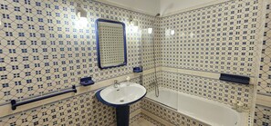 Shower, towels - Villa Arcadas de Moura (Vilamoura)