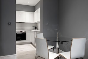 Dining - Superb 2 Bedroom Apartments (London)