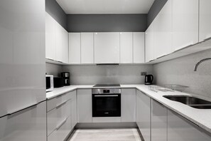 Private kitchen - Superb 2 Bedroom Apartments (London)