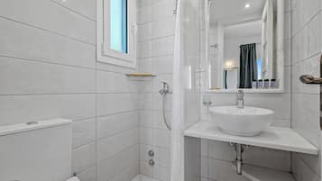 Superior Double or Twin Room, Sea View | Bathroom | Shower, hair dryer, towels, soap