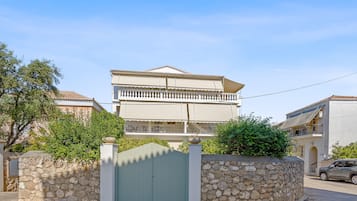 Façana frontal de l'allotjament