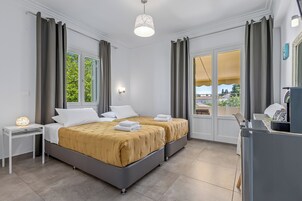 Minibar, escritorio, wifi gratis y ropa de cama