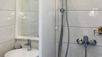 Superior Double or Twin Room, Sea View | Bathroom
