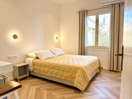 Habitación doble, vistas al jardín | Minibar, escritorio, wifi gratis y ropa de cama