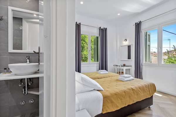 Habitación con 1 cama matrimonial o 2 individuales, vista al jardín | Minibar, escritorio, wifi gratis y ropa de cama