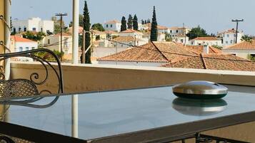 Superior Double or Twin Room, Balcony, Mountain View | Outdoor dining