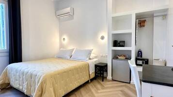 Minibar, desk, free WiFi, bed sheets