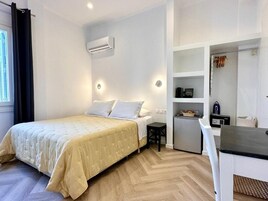 Minibar, desk, free WiFi, bed sheets