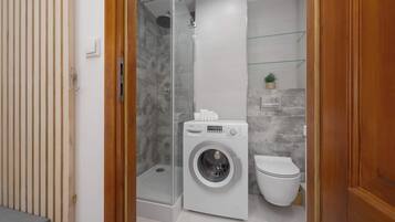 Shower, hair dryer, towels, shampoo