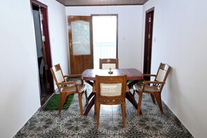 Standard Double Room, Mountain View | Dining - Jyothys Bhavan Homestay (Pallivasal)