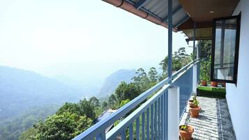 Standard Double Room, Mountain View | Property grounds