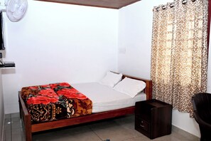 Standard Double Room, Mountain View - Jyothys Bhavan Homestay (Pallivasal)