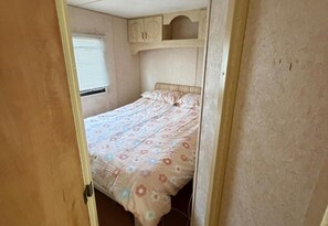 3 makuuhuonetta, silitysrauta/-lauta, ilmainen Wi-Fi, vuodevaatteet