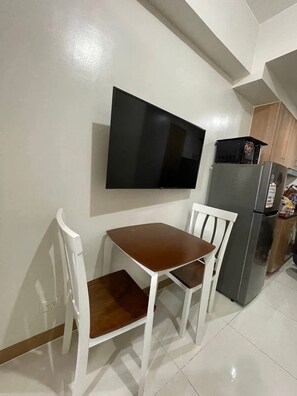 Dining - Her Casa Stays (Paranaque)