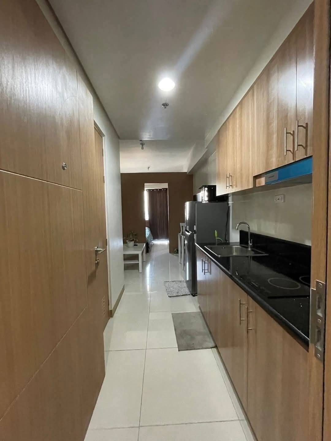 Apartemen Ekonomi, balkon, pemandangan kota | Dapur pribadi | Lemari es, microwave, dan peralatan masak/sendok-piring