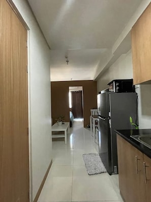 Apartamento econômico, sacada, vista para a cidade | Parte interna