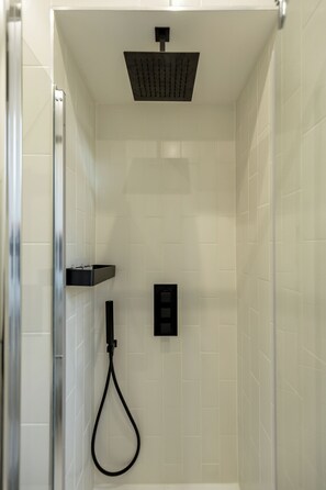 Apartment | Bathroom - Modern Wheatfield Apartment (Edinburgh)