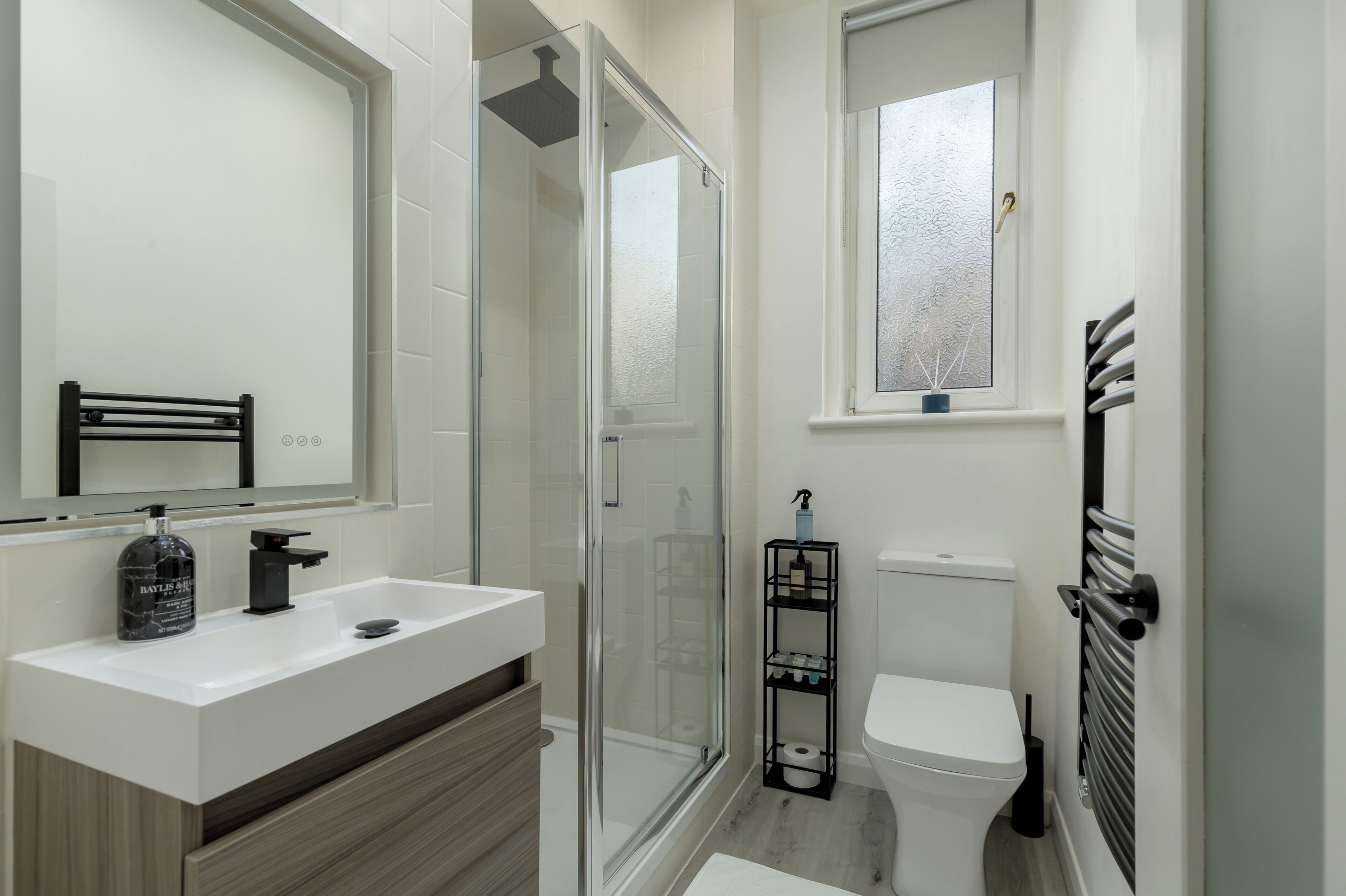 Apartamento | Baño | Artículos de higiene personal gratuitos, secador de pelo y toallas