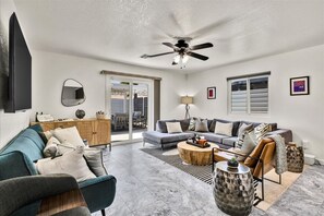 Smart TV - San Jacinto Skyline - A Ryson Property (Palm Springs)