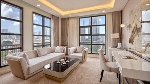 ห้องลักซ์ชัวรี่สวีท, วิวเมือง | บริเวณนั่งเล่น
