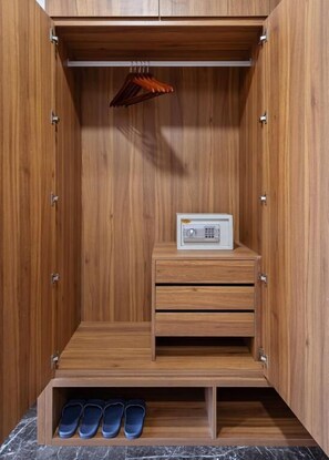 Deluxe Double or Twin Room, City View | Interior - Tao Dan Hotel (Ho Chi Minh)