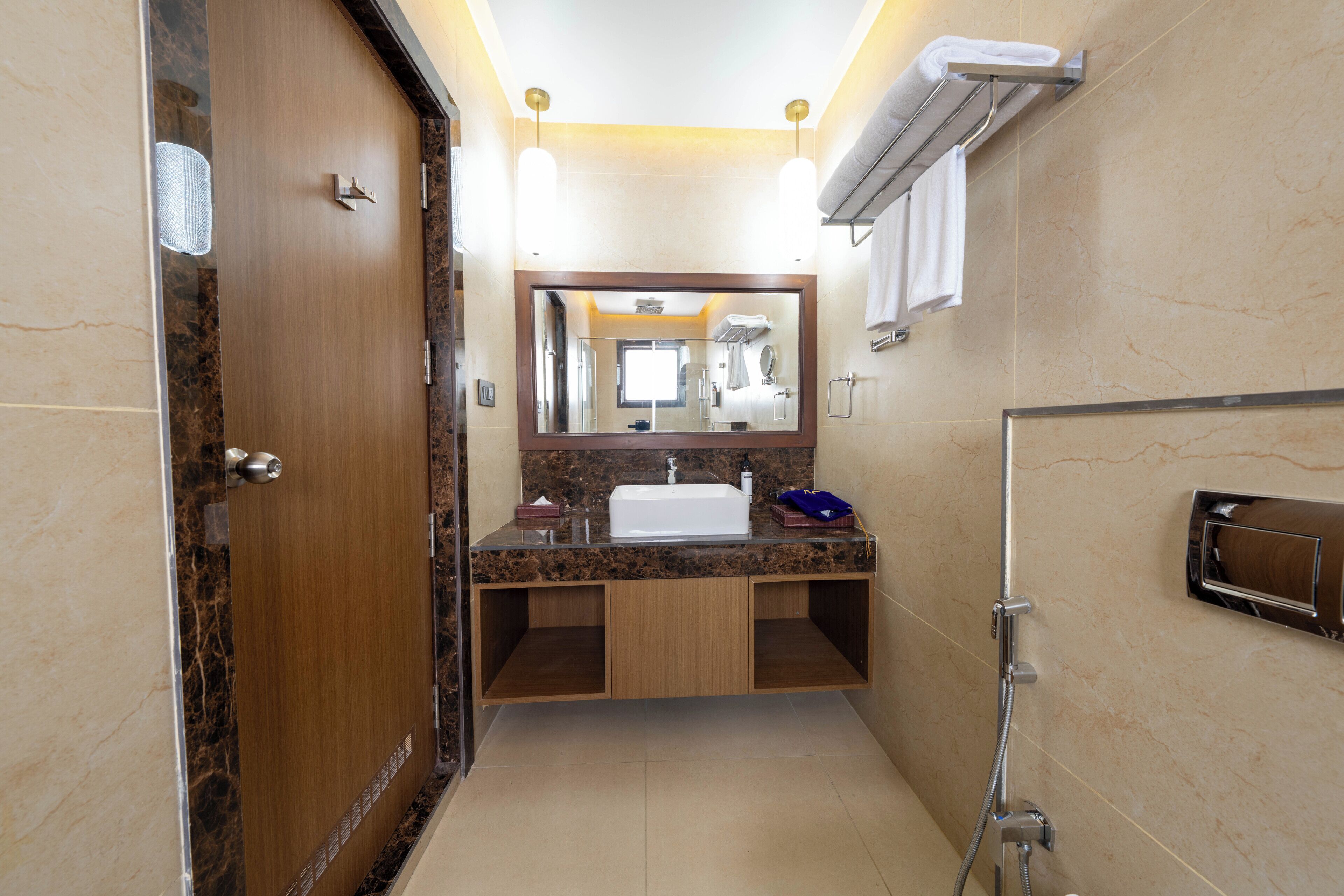 Shower, rainfall showerhead, free toiletries, hair dryer