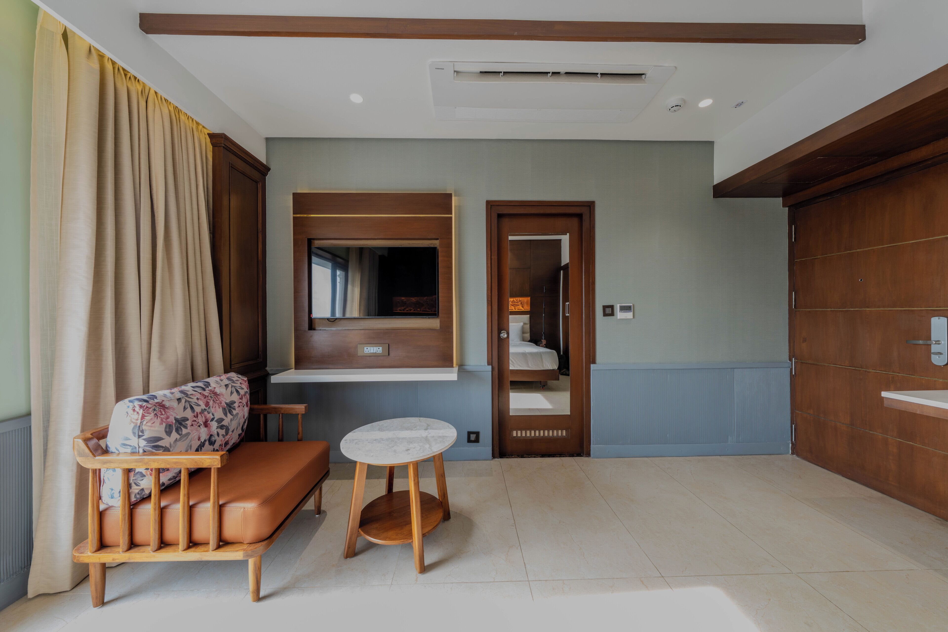 Signature Twin Room | Pillow-top beds, in-room safe, laptop workspace, iron/ironing board