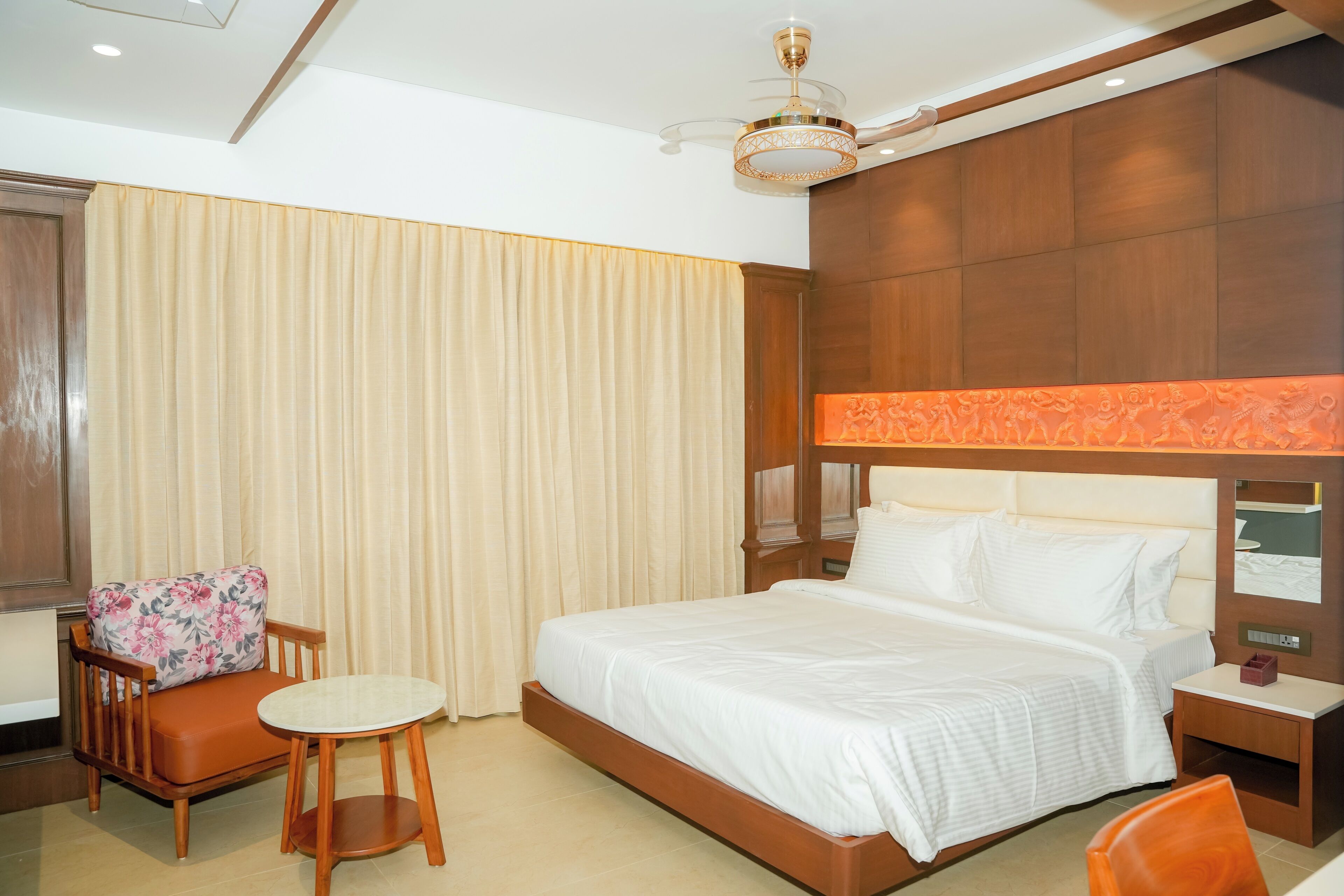 Deluxe Double Room | Pillow-top beds, in-room safe, laptop workspace, iron/ironing board
