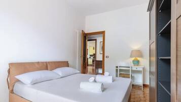 2 habitaciones, tabla de planchar con plancha, wifi y ropa de cama