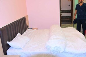 Deluxe-Zimmer | Schreibtisch, laptopgeeigneter Arbeitsplatz, kostenloses WLAN