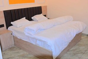 Deluxe-Zimmer | Schreibtisch, laptopgeeigneter Arbeitsplatz, kostenloses WLAN