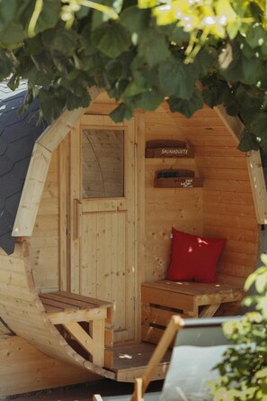 Property grounds - Apartment Spätburgunder with Shared Pool, Garden, and Wi-Fi (Auggen)