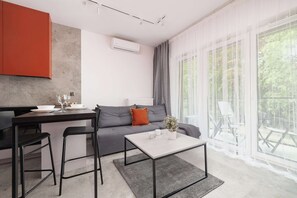TV - Unique Studio for 2 People | Spacious Balcony (Katowice)