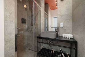 Shower, hair dryer, towels, shampoo - Unique Studio for 2 People | Spacious Balcony (Katowice)