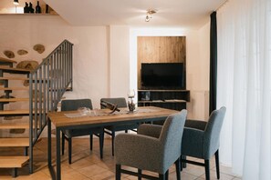 Dining - Holiday Home 'Muskatellerhaus' with Shared Pool, Private Terrace and Wi-Fi (Auggen)