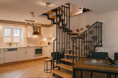 Ferienhaus „Muskatellerhaus“ mit Gemeinschaftspool, privater Terrasse und WLAN