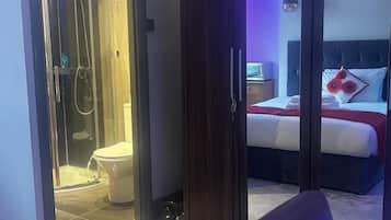 Executive Suite, Garden View | Soundproofing, iron/ironing board, free WiFi