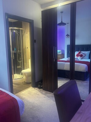 Executive Suite, Garden View | Soundproofing, iron/ironing board, free WiFi