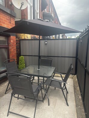 Outdoor dining - KAYUMBA Properties LTD (WEST YORKSHIRE)