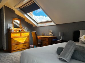 Standard Double Room, Garden View | Soundproofing, iron/ironing board, free WiFi - KAYUMBA Properties LTD (WEST YORKSHIRE)