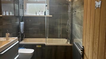 Standard Double Room, Garden View | Bathroom | Slippers