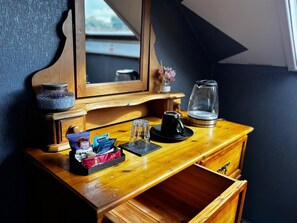 Standard Double Room, Garden View | Interior