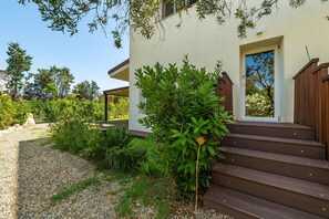 Property grounds - Macondo Agriliving - First Floor Apartment (Castiadas)