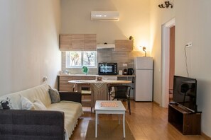 Living area - Kerameikos Radio-Apartments (Athina)